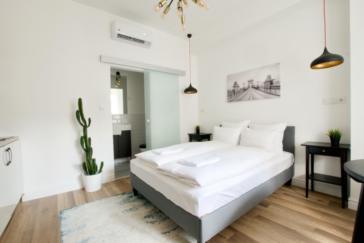 Luxury By Hi5 - Regiposta * Budapeszt